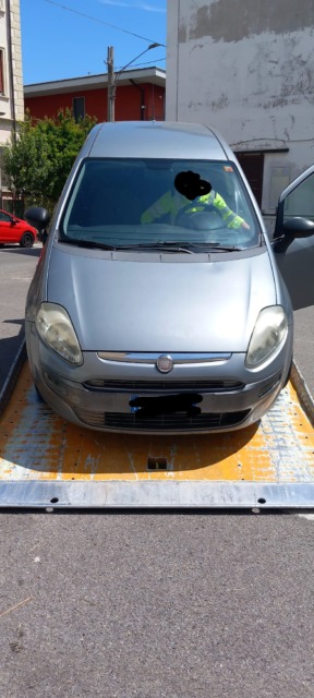 Trovata in un parcheggio un’auto rubata