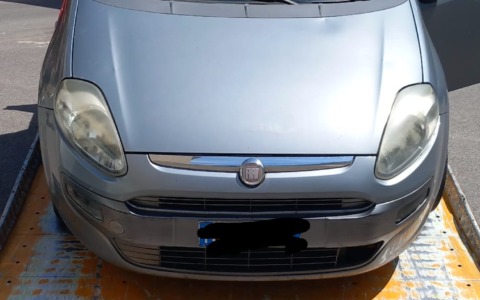 Trovata in un parcheggio un’auto rubata