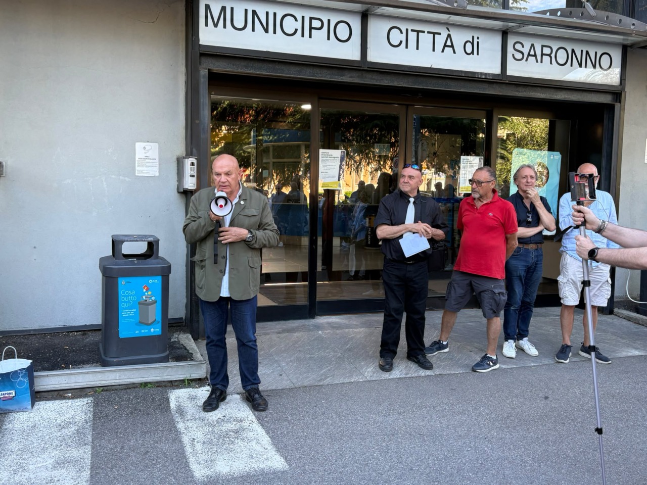Dal degrado alle aggressioni: i cittadini portano in piazza le loro preoccupazioni