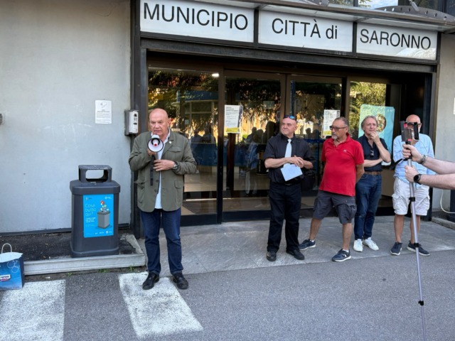 Dal degrado alle aggressioni: i cittadini portano in piazza le loro preoccupazioni