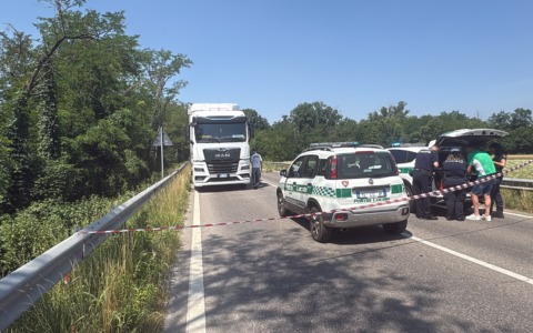 Tragedia a Uboldo, ciclista muore investito da un camion