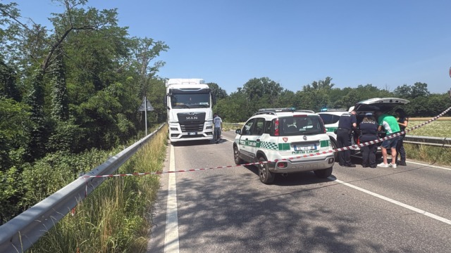 Tragedia a Uboldo, ciclista muore investito da un camion