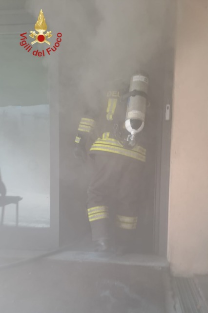 Incendio tende cantina Mozzate