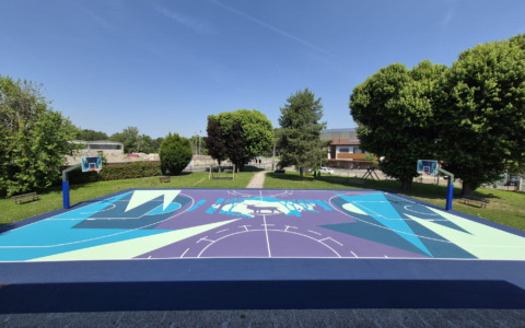 Arte e basket si incontrano al Villaggio Brollo: s’inaugura il nuovo campo d’autore