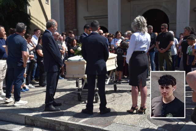Cislago si ferma per l’ultimo saluto al giovane “Nik”