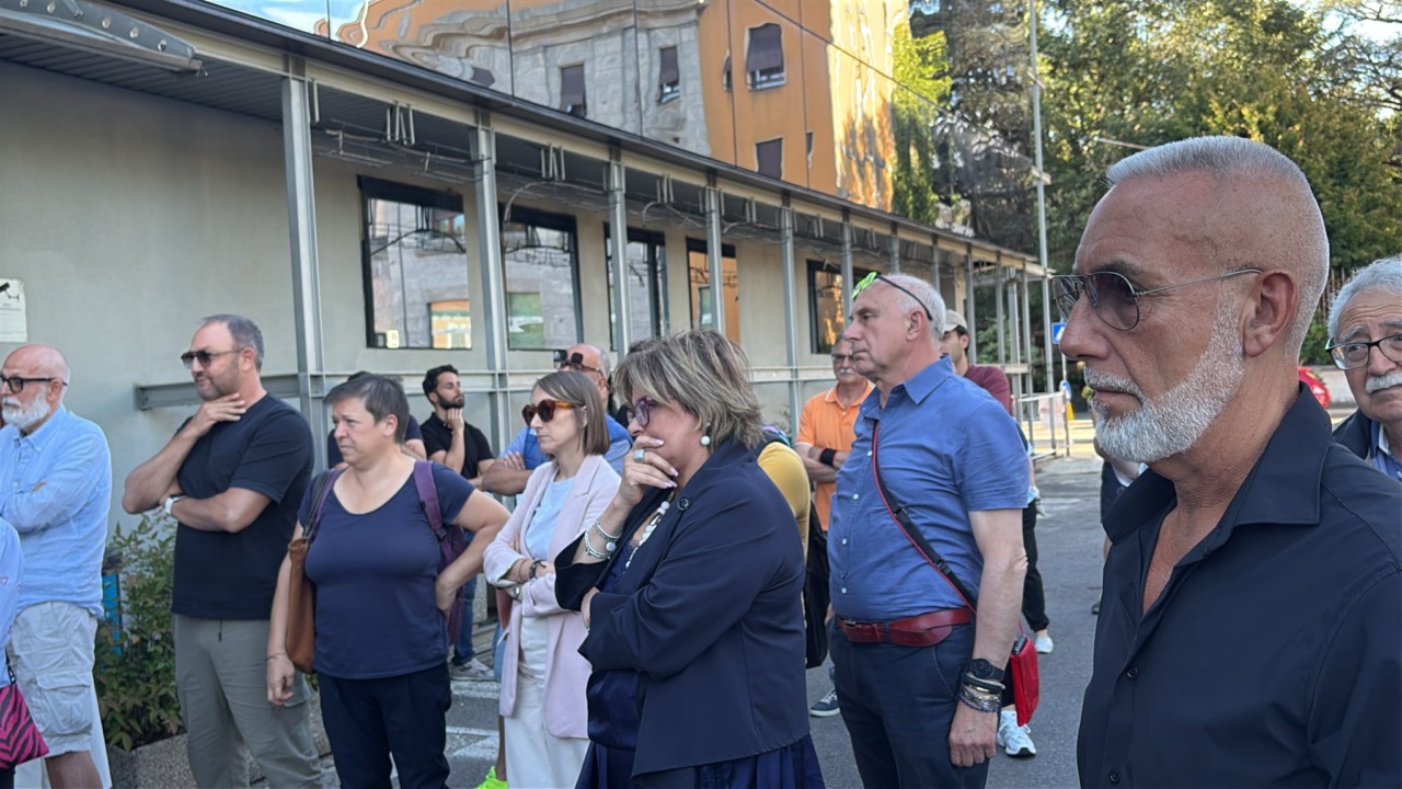 protesta sicurezza davanti al comune di Saronno con Sos Italia Libera e Paolo Bocedi
