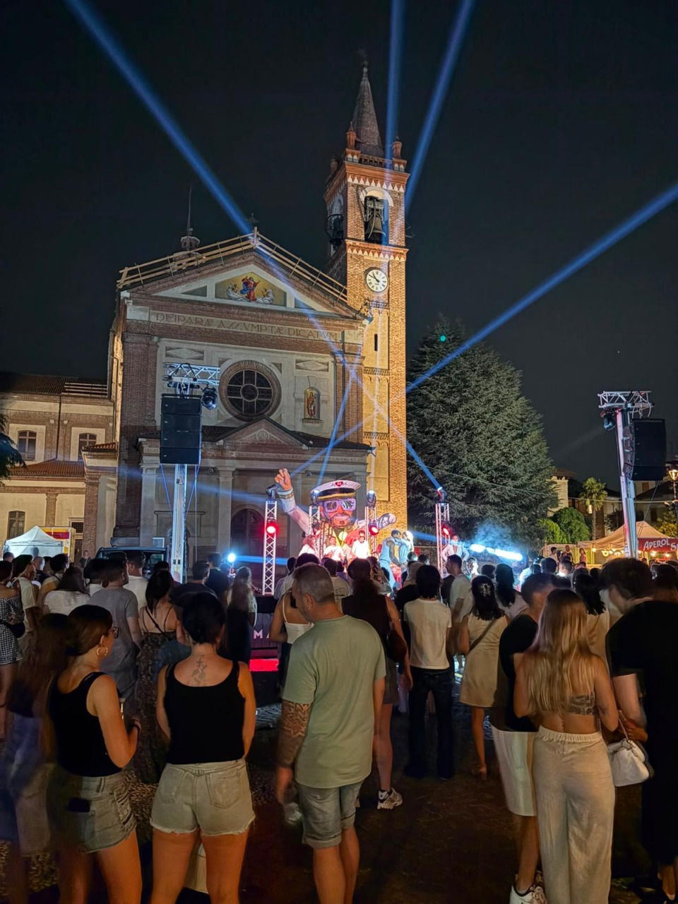 Il caldo non ha fermato la “Notte bianca”