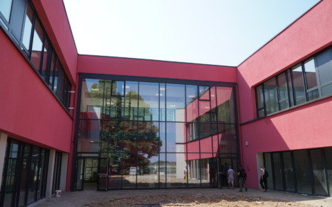 Incendio nella notte al cantiere della nuova scuola Rodari