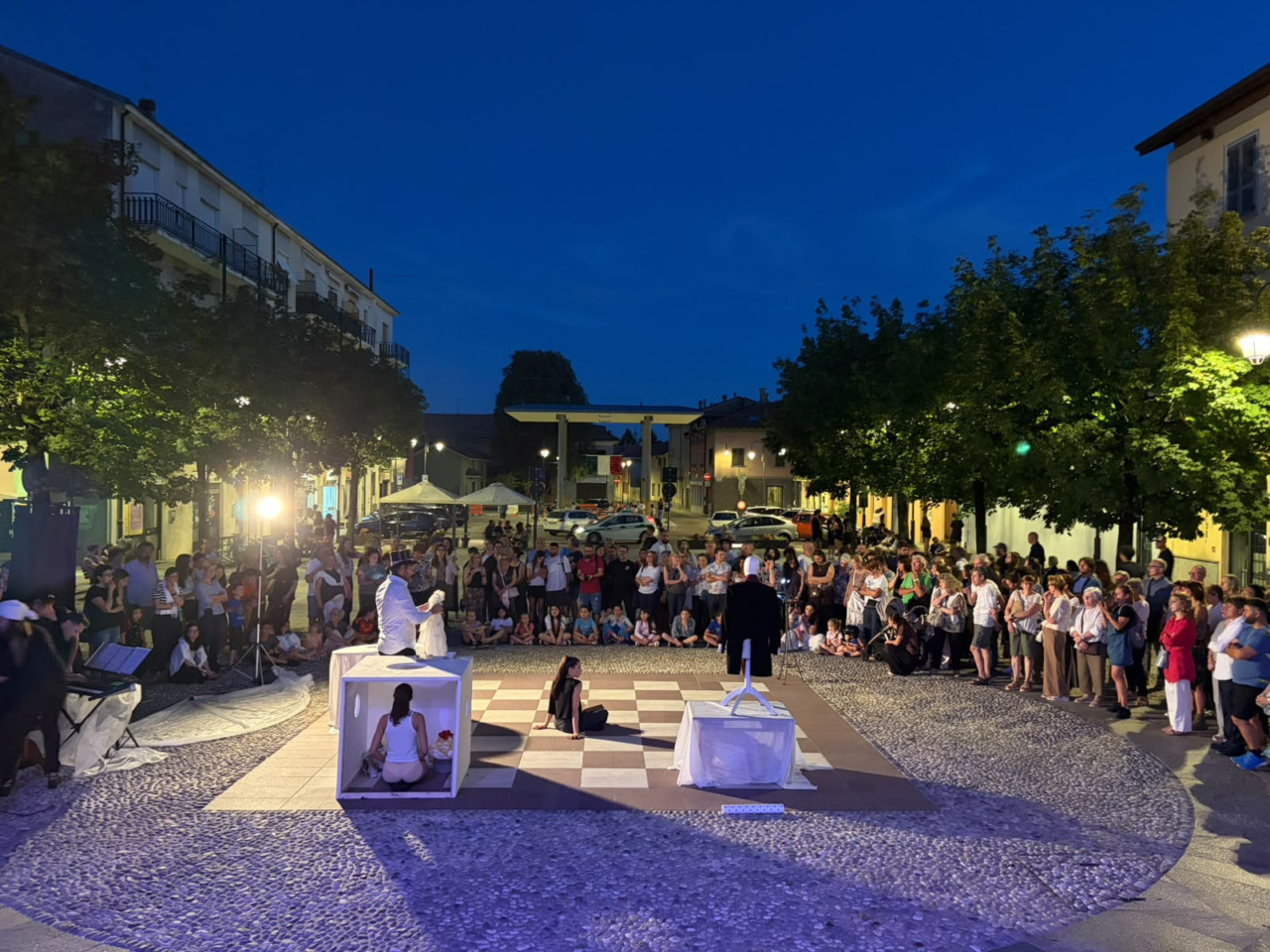 Viagginario conquista Ceriano Laghetto: teatro itinerante tra emozioni e applausi