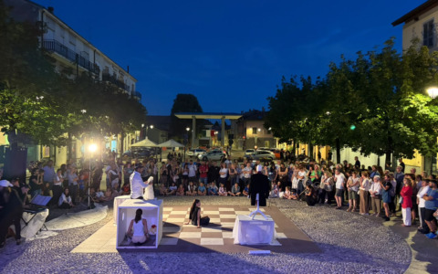 Viagginario conquista Ceriano Laghetto: teatro itinerante tra emozioni e applausi