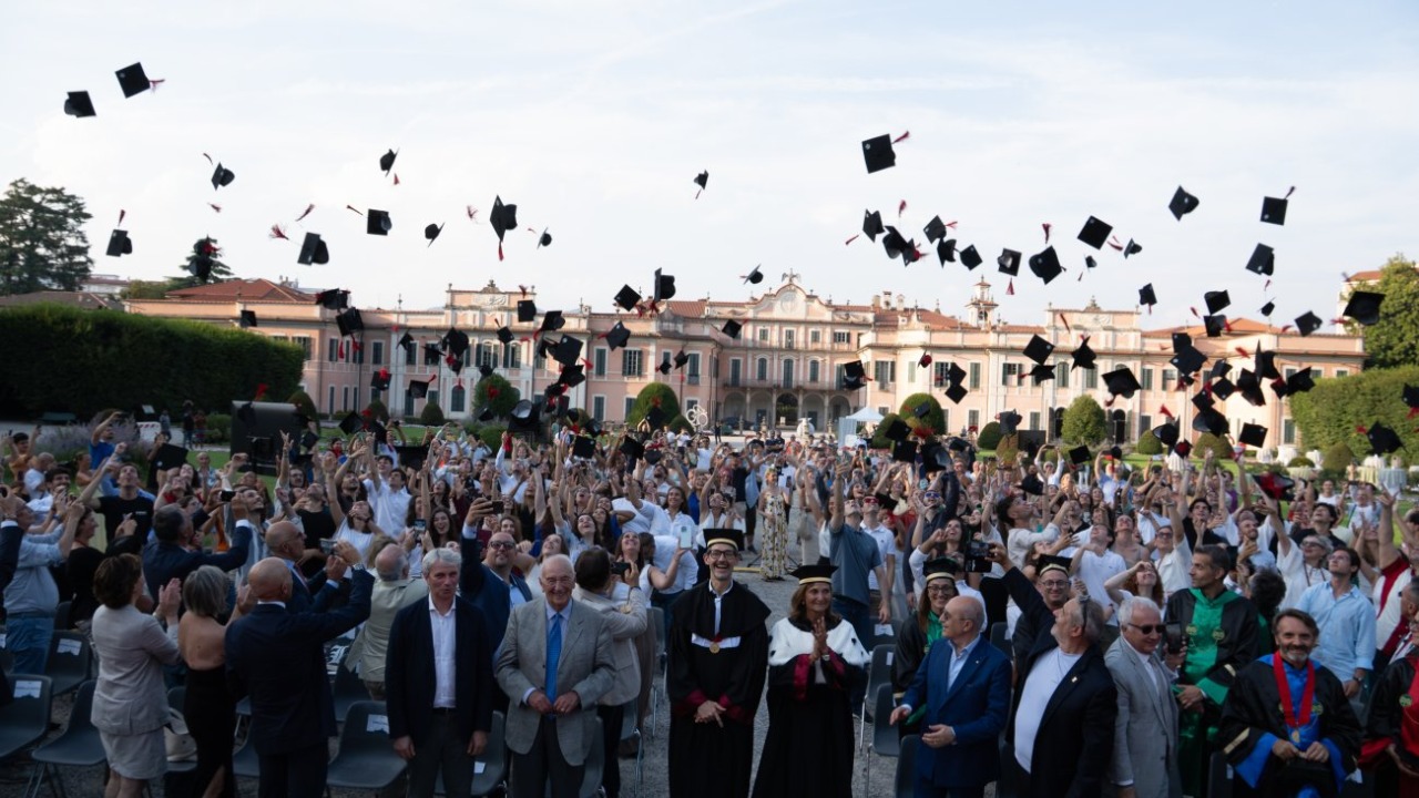 Insubria, festa dei laureati: 300 nuovi dottori celebrati a Varese