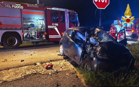 Scontro auto-moto lungo la Varesina nella notte, grave un centauro di 26 anni