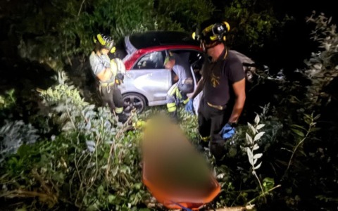 Auto nella scarpata, 32enne in ospedale