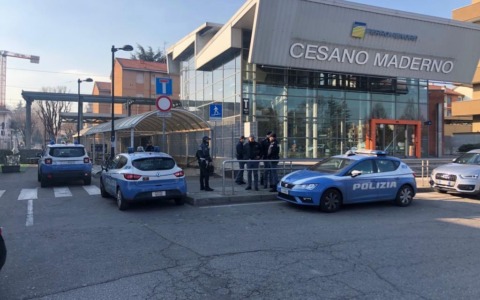 Controlli straordinari della Polizia di Stato: identificate 152 persone e controllati 74 veicoli