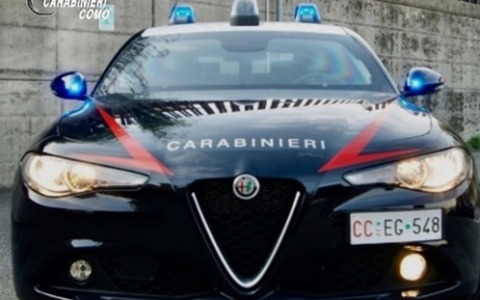 Spaccio nel parco a Turate: arrestato con hashish, bilancino e contanti