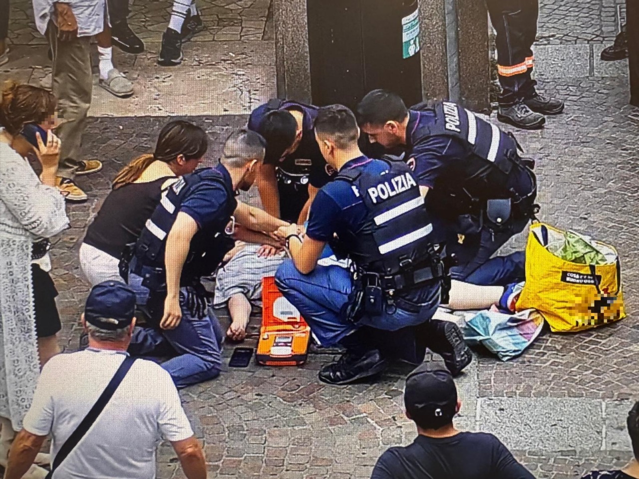 La Polizia salva una anziana colta da malore