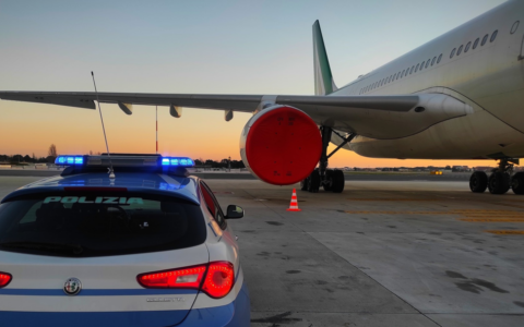 Rubavano dai bagagli dei viaggiatori: tre operatori fermati a Malpensa