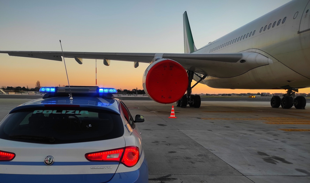 Rubavano dai bagagli dei viaggiatori: tre operatori fermati a Malpensa