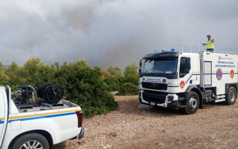 La Provincia di Como impegnata nelle operazioni di spegnimento degli incendi nel Gargano