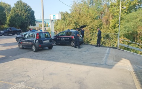 Comandante della Polizia locale investito: si cerca il fuggitivo con cani molecolari