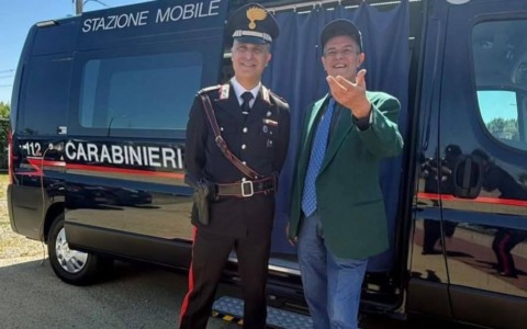 Maresciallo salva un frate che sta affogando in mare