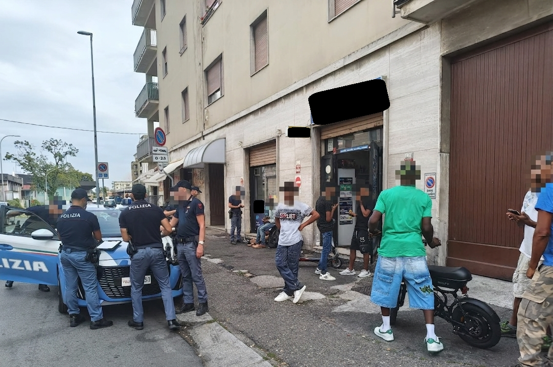 Sicurezza urbana a Gallarate: 59 persone identificate dalla Polizia di Stato