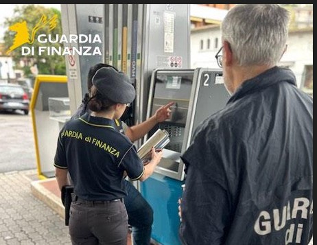 Controlli della GdF sui distributori di carburante: sei impianti sanzionati nel Varesotto