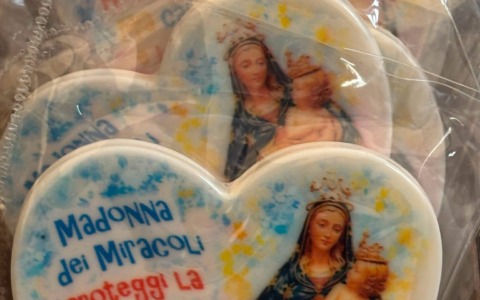 Magneti sul frigorifero per evangelizzare Ferragosto