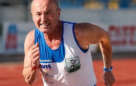Oro nella corsa a 65 anni