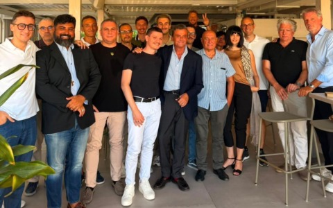 Calenda fa tappa a Saronno: “La sezione cittadina di Azione? Un caso scuola”