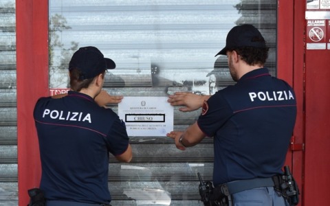 Il Questore chiude il bar per sette giorni