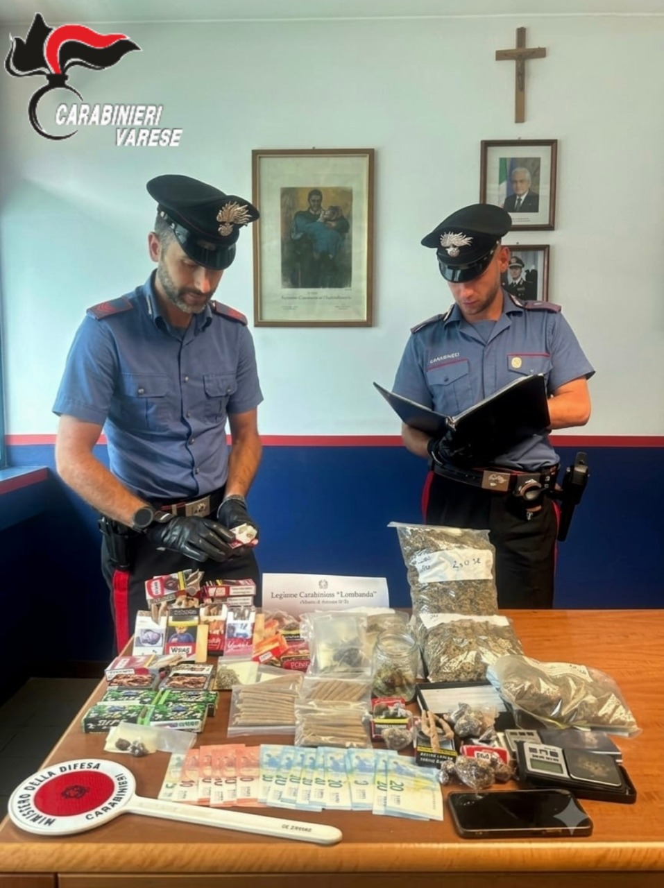 Fermato con la droga in auto, a casa ne aveva altri 1,7 kg: arrestato