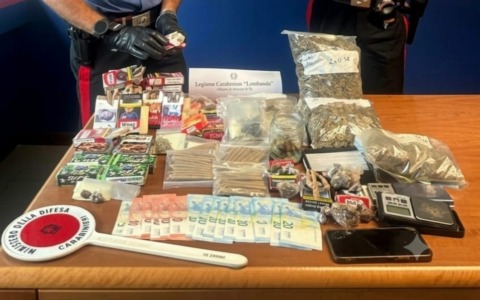 Fermato con la droga in auto, a casa ne aveva altri 1,7 kg: arrestato