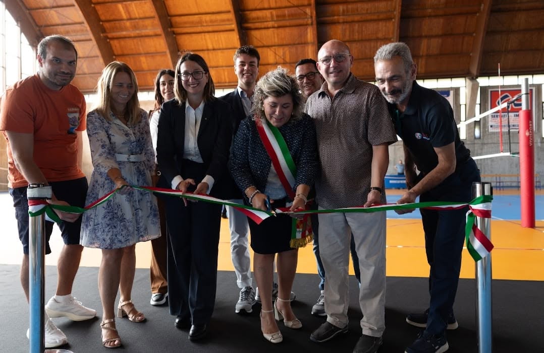 Taglio del nastro per il nuovo campo del palazzetto
