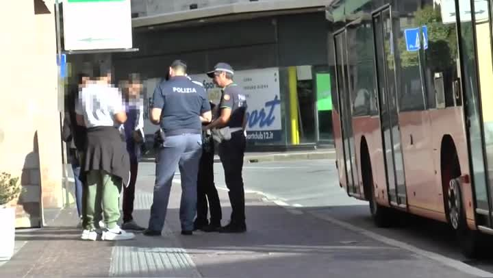 Controlli ad alto impatto a Varese, identificate 62 persone e sequestrati 7 grammi di hashish