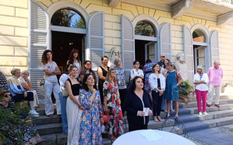 Taglio del nastro per la mostra in Villa Scalabrino
