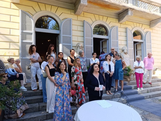 Taglio del nastro per la mostra in Villa Scalabrino