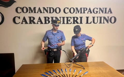 Violenta la compagna e picchia la cognata: arrestato