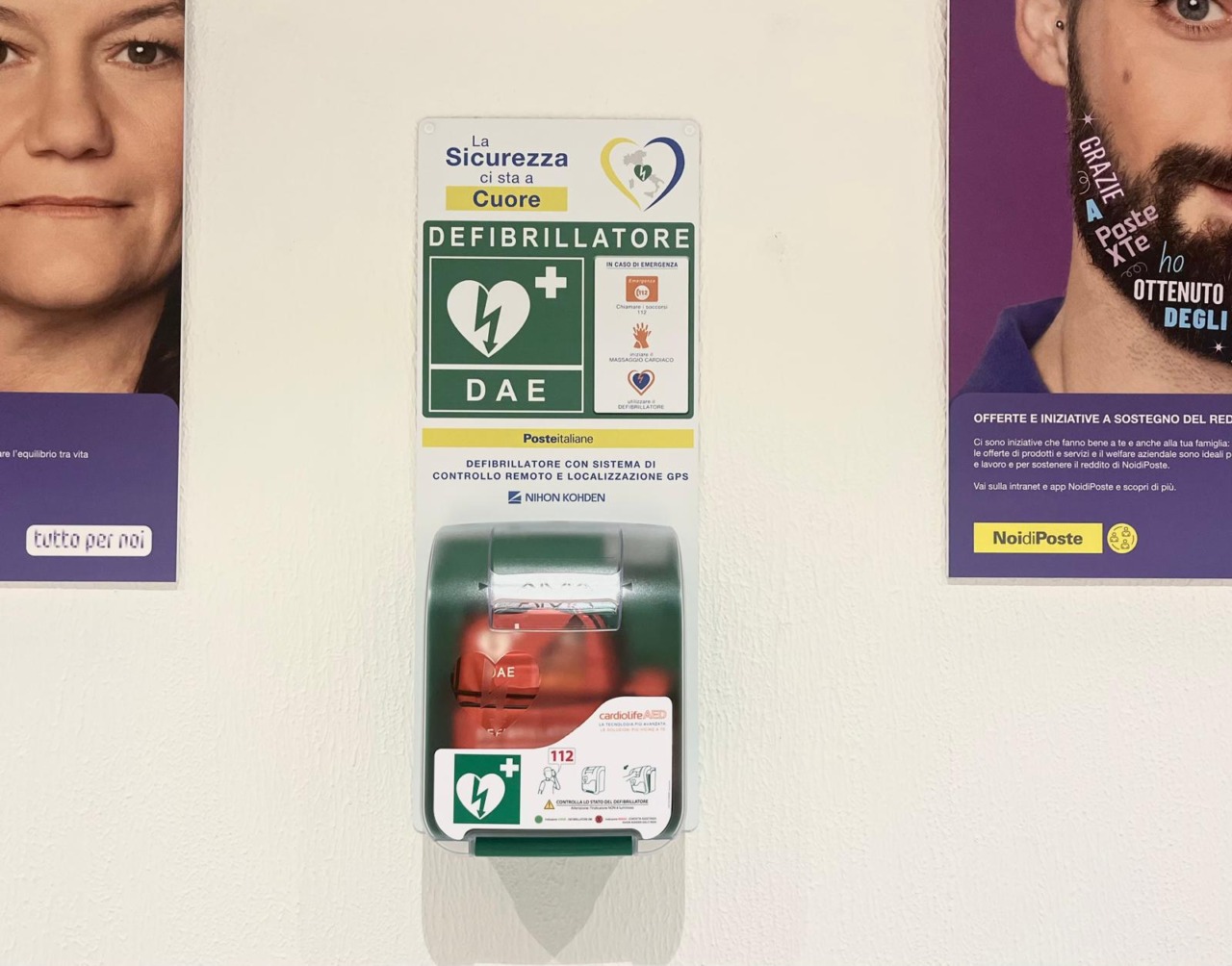 Due nuovi defibrillatori negli uffici postali di Varese e Gallarate