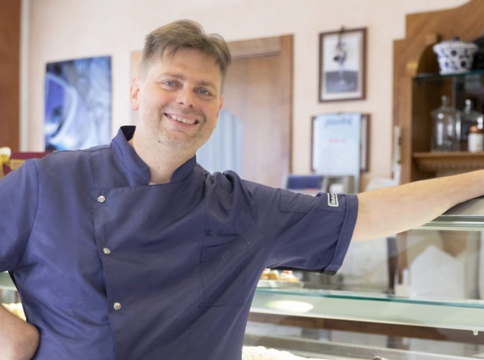 Il pasticcere Gianluca Colombo vola alla finale nazionale di Vegateu con la sua torta «Evergreen»