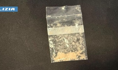 Sequestrata dalla Polizia una nuova sostanza stupefacente: è il “White Hash”