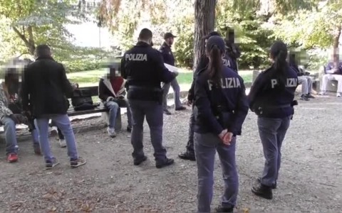 Controlli in centro Varese: tre segnalazioni per stupefacenti e 3,5 grammi di hashish sequestrati