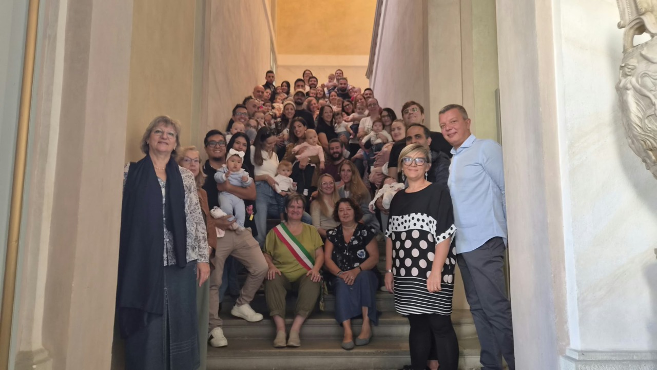 Una festa per accogliere i nuovi nati: 45 piccoli cittadini accolti in Comune