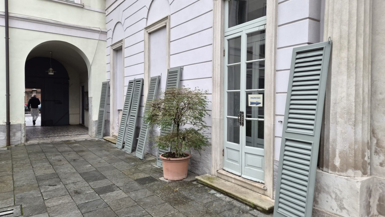 A l via il restauro delle persiane storiche di Villa Brambilla: investimento da 176mila euro