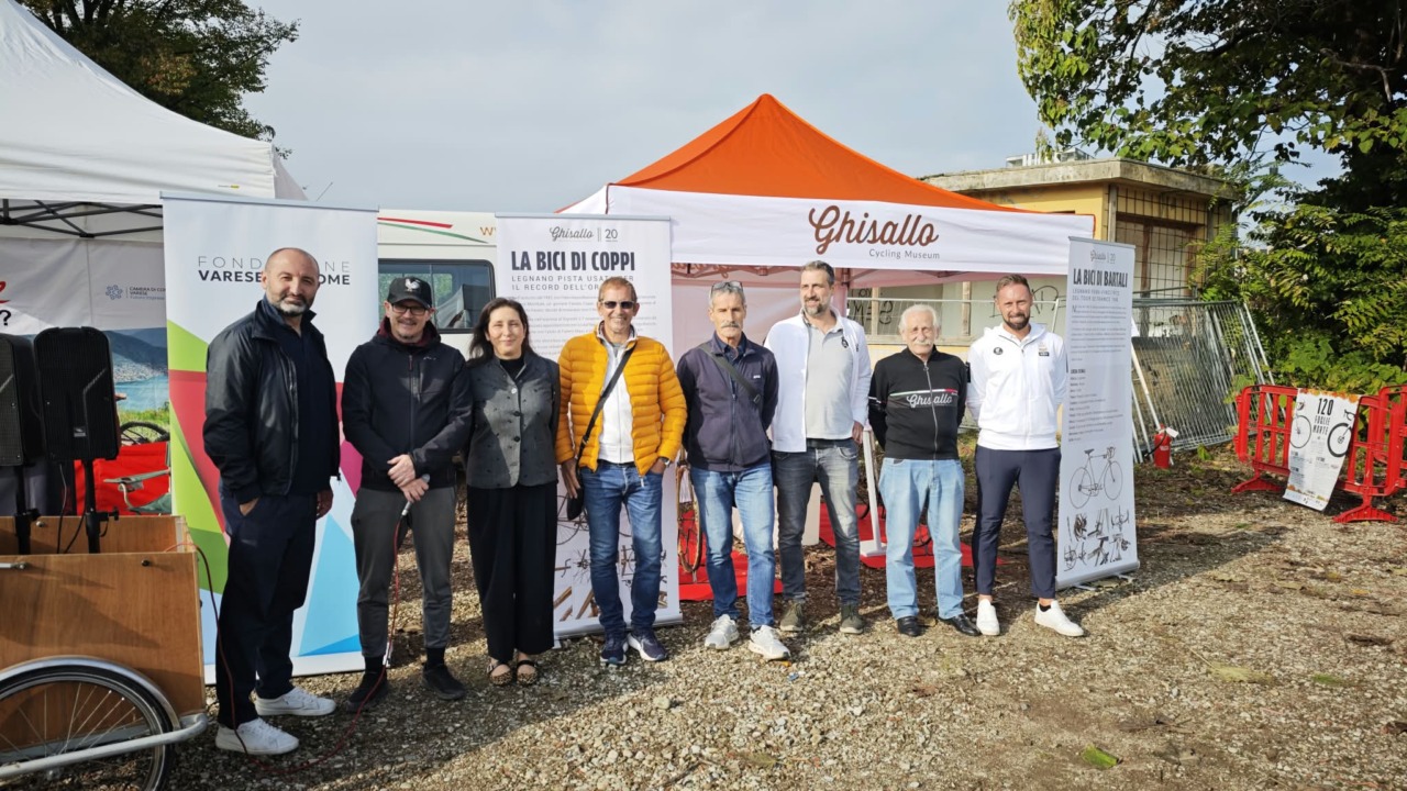 Maxischermo, le bici dei campioni e poi tutti in sella